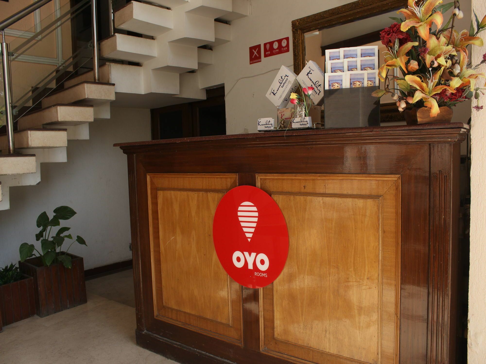 Oyo 5232 Kwality Hotel Деградун Екстер'єр фото